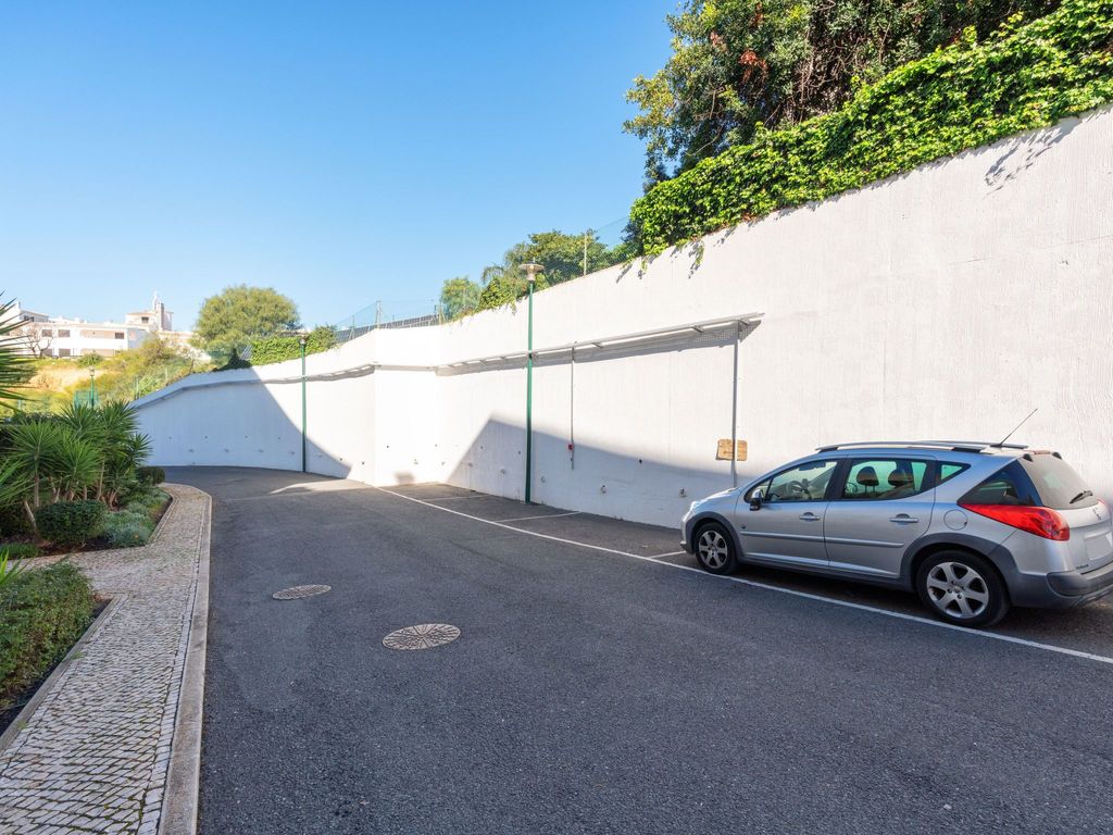 BnB Homes Wohnung mit Terrasse und Schwimmbad
