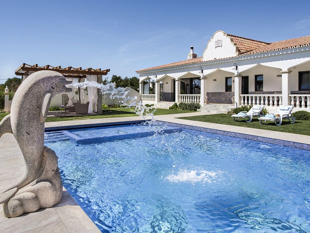 Flor de Lis - VIP Properties