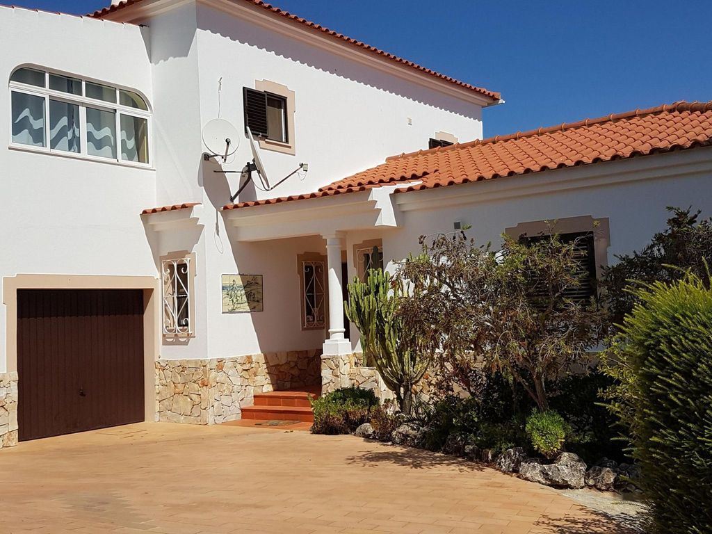 Nettes Ferienhaus in Altura mit Gepflegtem Garten