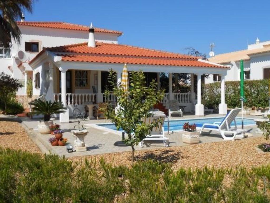 Nettes Ferienhaus in Altura mit Gepflegtem Garten