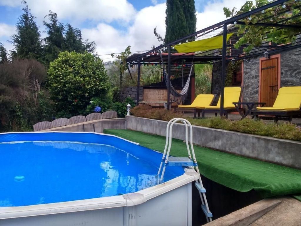Haus in Arco Da Calheta mit Garten und Meerblick