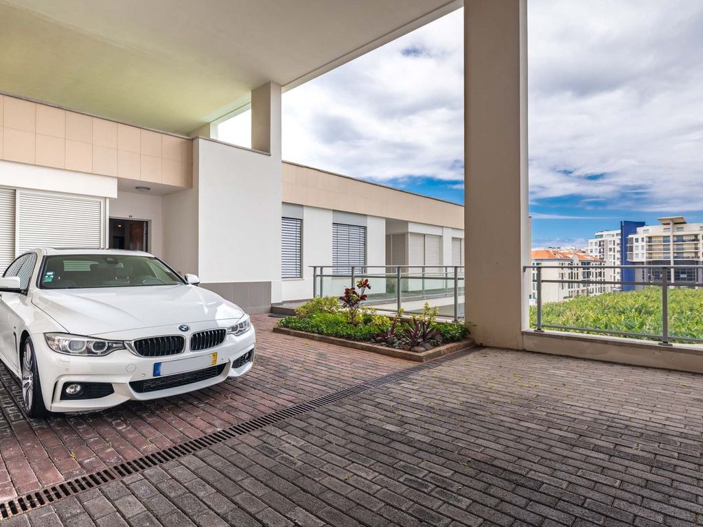 Modernes Terrassenapartment am Meer