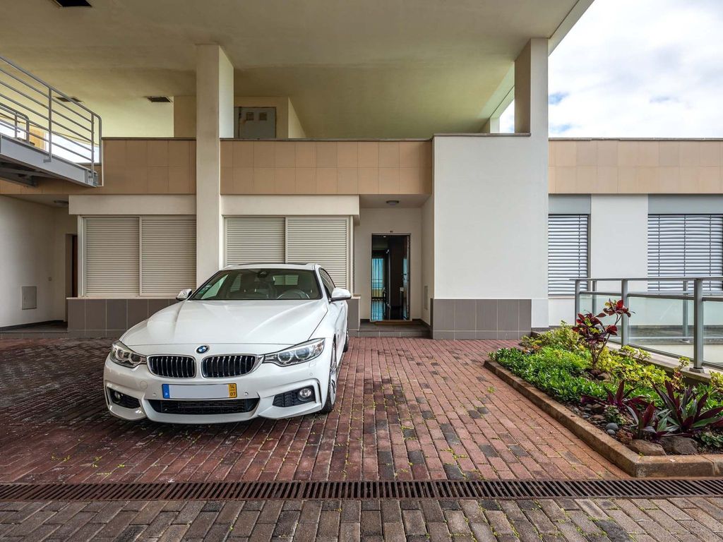 Modernes Terrassenapartment am Meer