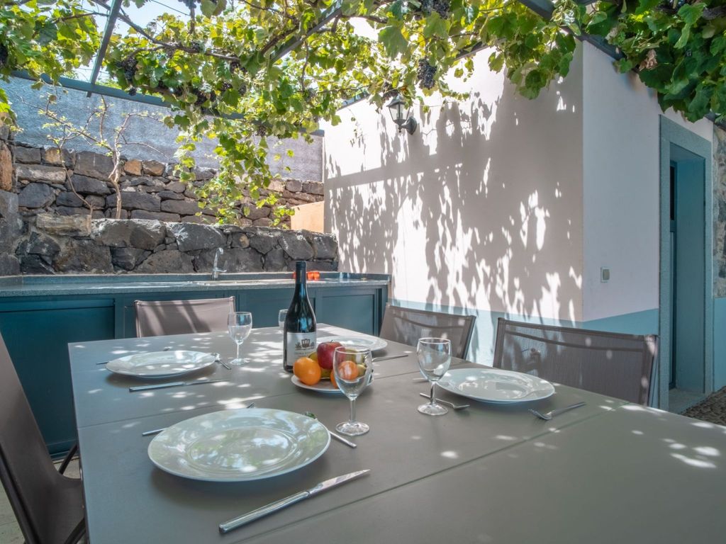 Villa mit eigenem Garten und Grill