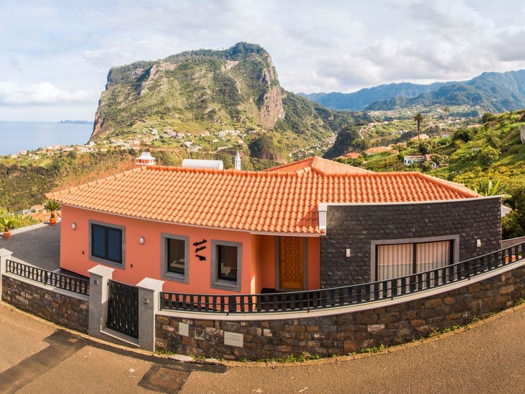 Elegantes Haus in Santana mit Garten und Grill