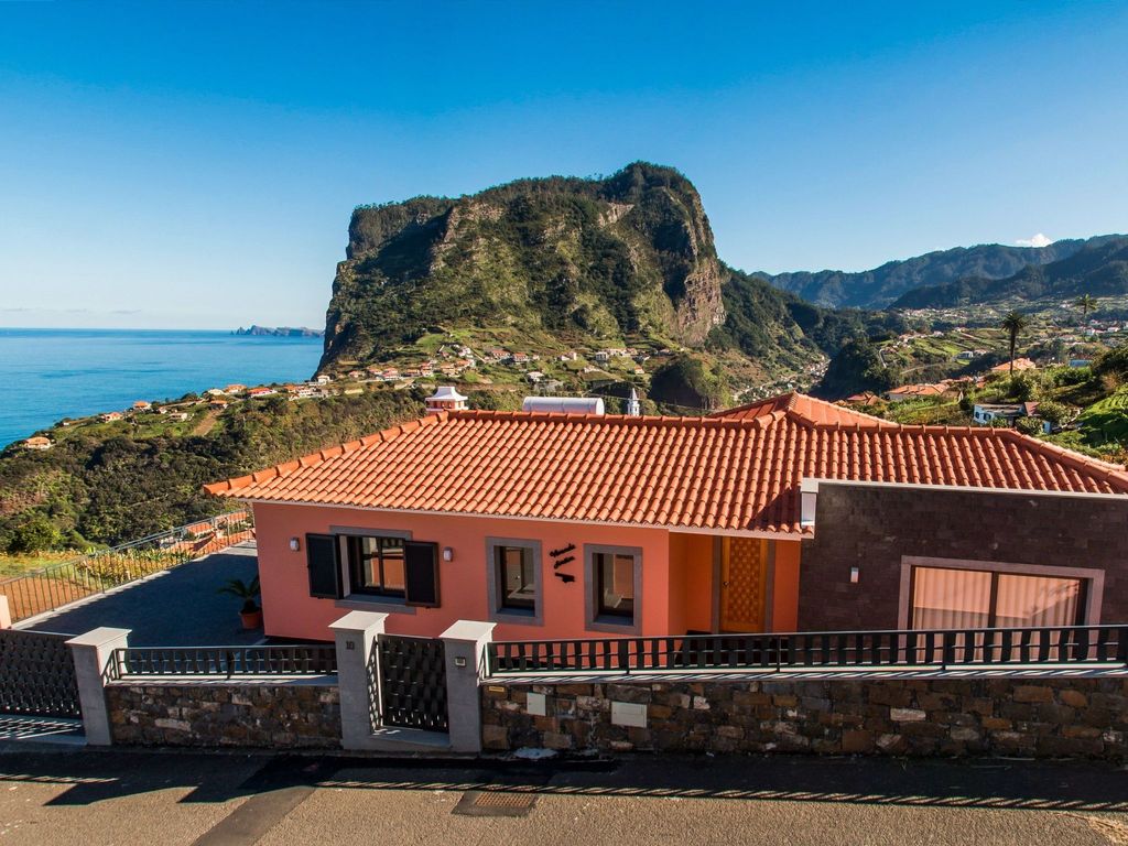 Elegantes Haus in Santana mit Garten und Grill