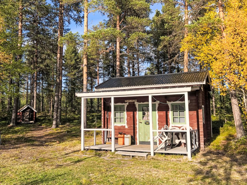Schwedisches Holzhaus mit Grill und Terrasse