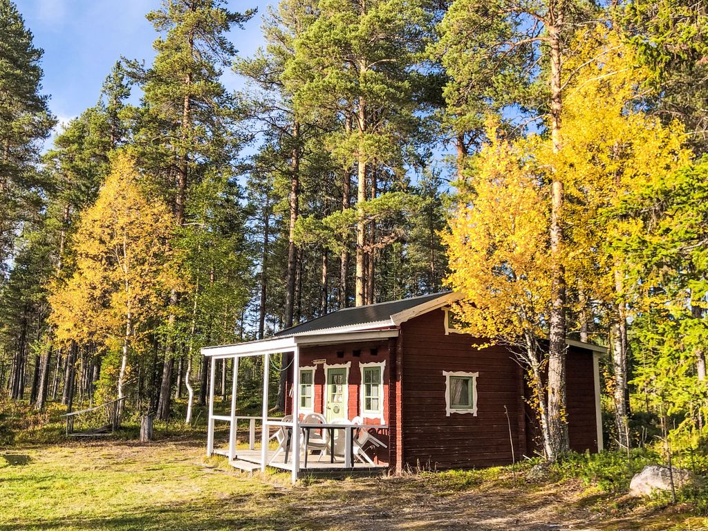 Schwedisches Holzhaus mit Grill und Terrasse