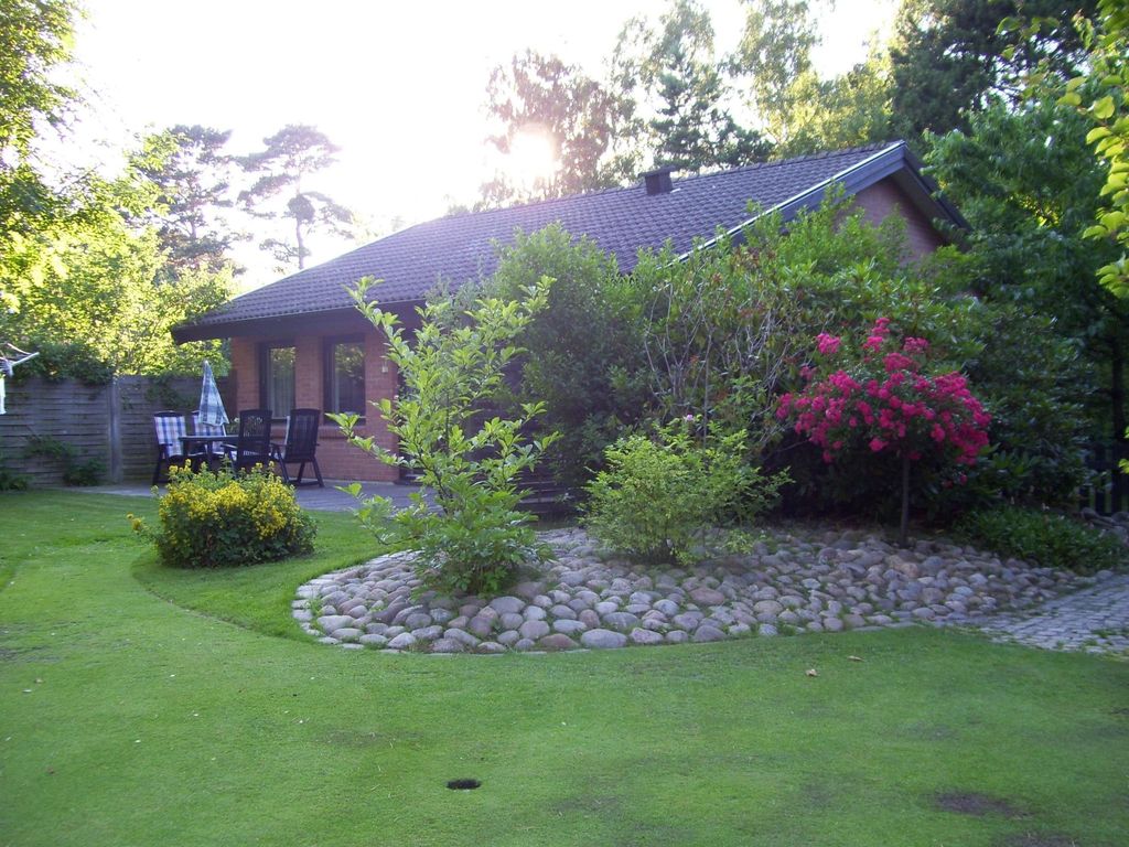 mit Garten, Grill und Terrasse