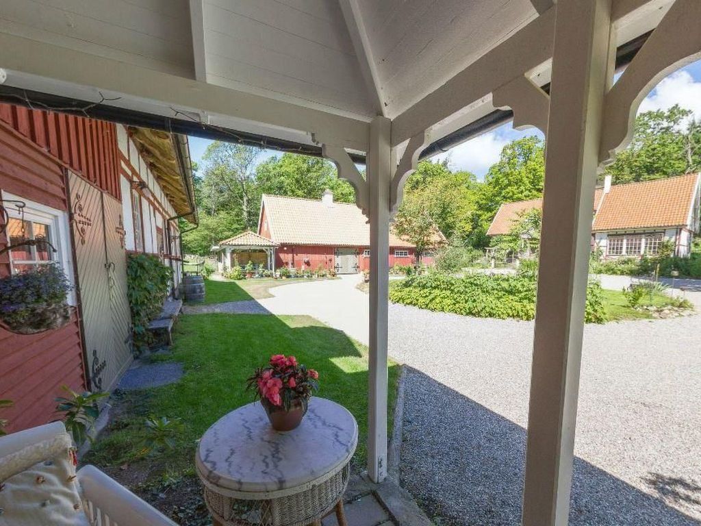 mit Balkon, Terrasse und Garten