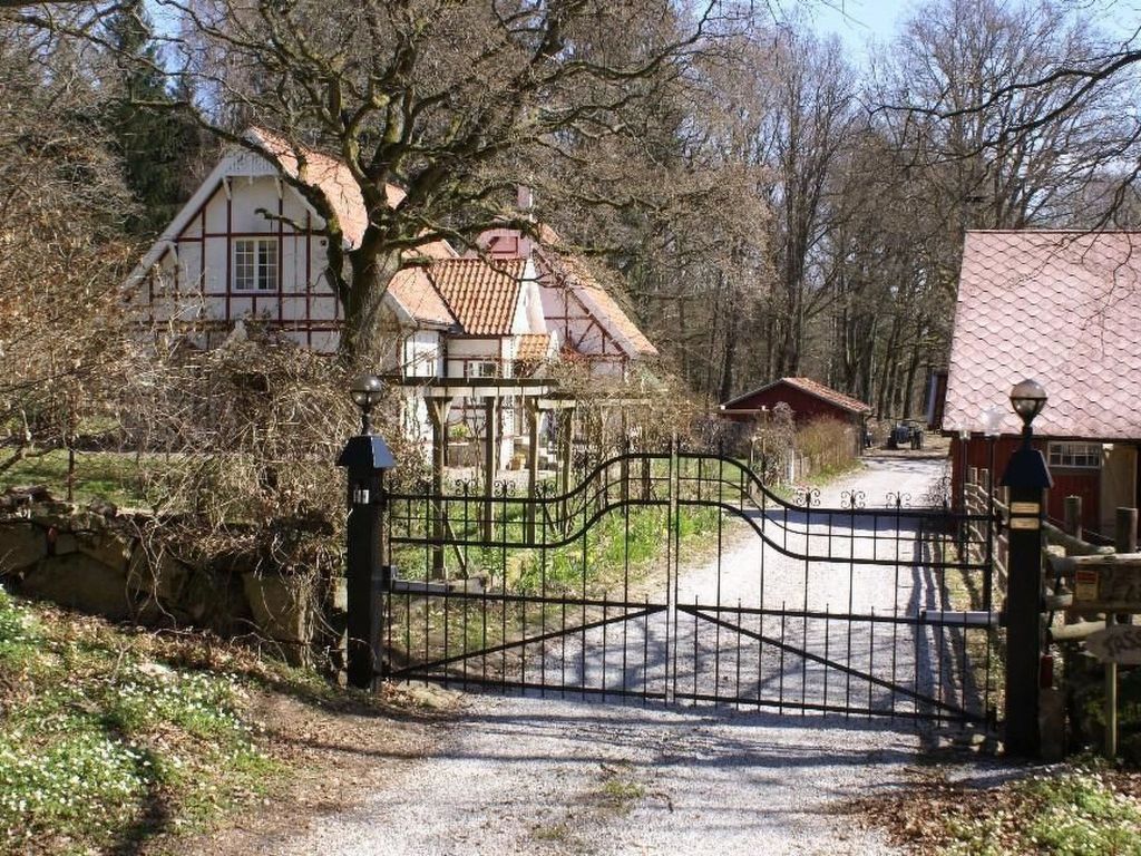 mit Balkon, Terrasse und Garten