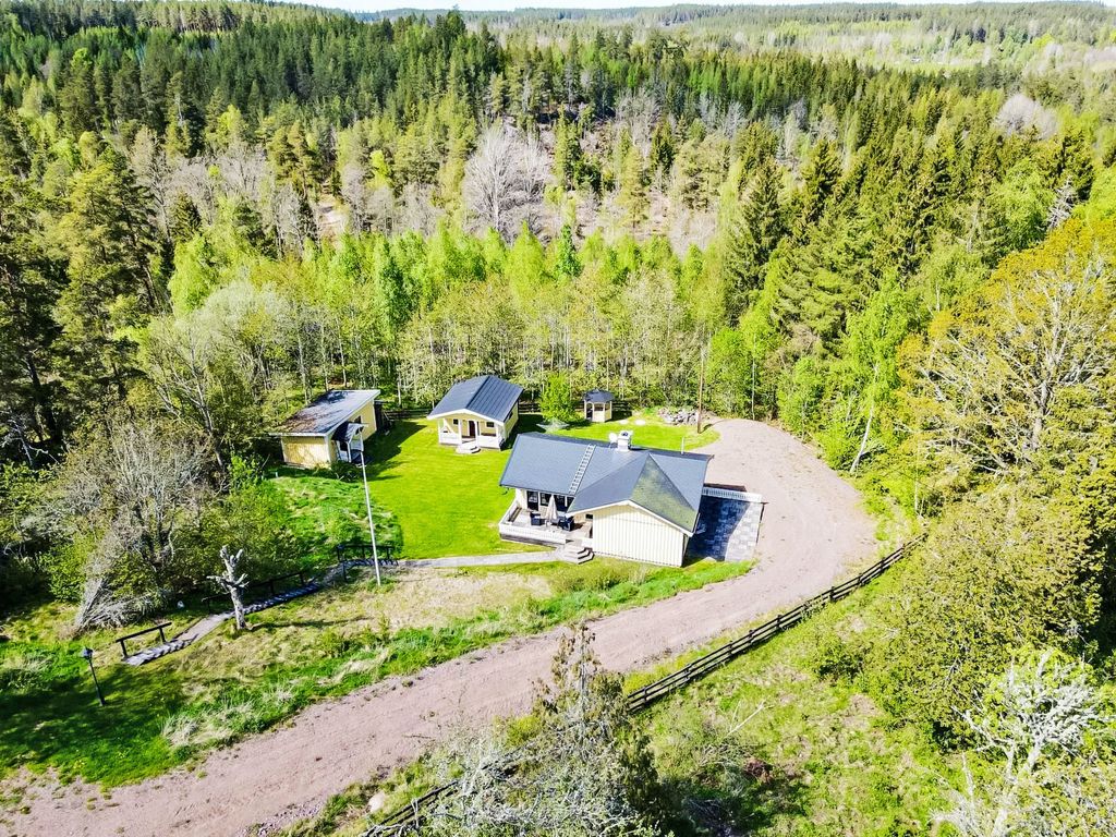 mit Garten, Grill und Terrasse