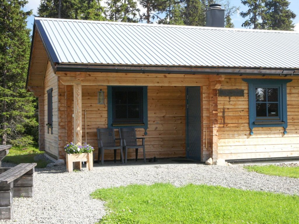 Gemütliches Blockhaus mit Kamin im Oviksfjäll