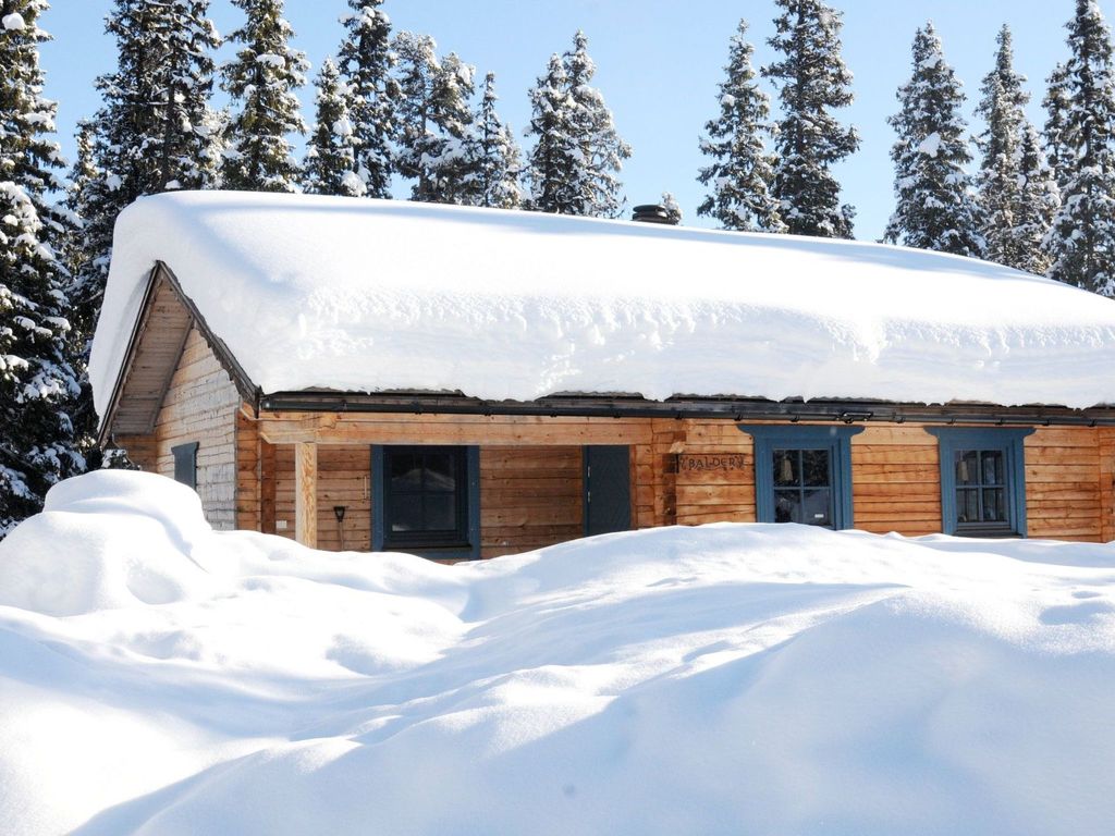 Gemütliches Blockhaus mit Kamin im Oviksfjäll