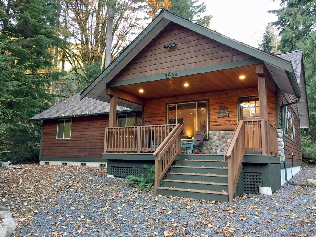 Moderne Hütte mit Whirlpool, Haustieren OK und Wi-Fi