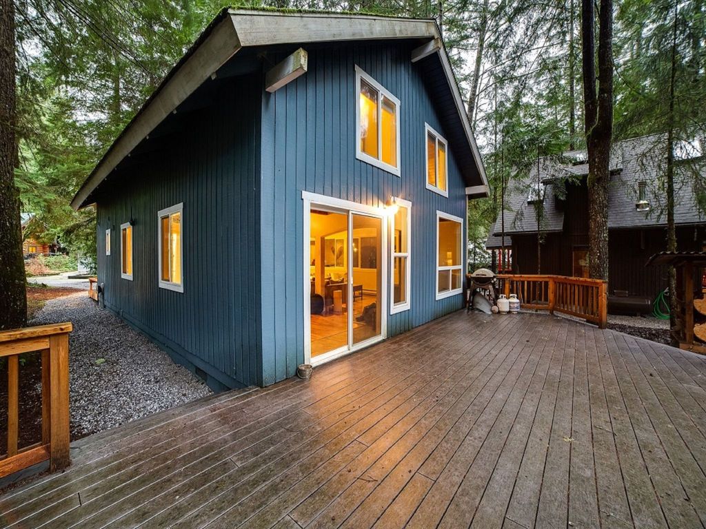 Neu gestaltete Hütte mit Whirlpool, Holzofen, Wi