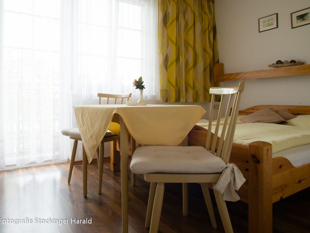 Zimmer mit Balkon