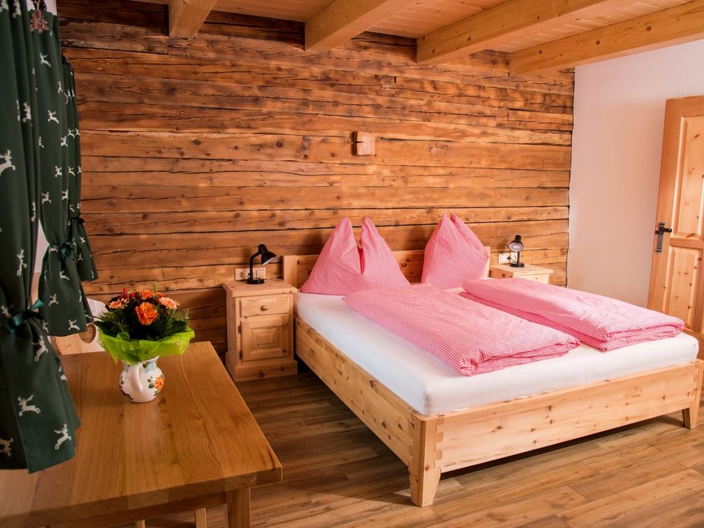 Schlafzimmer 1