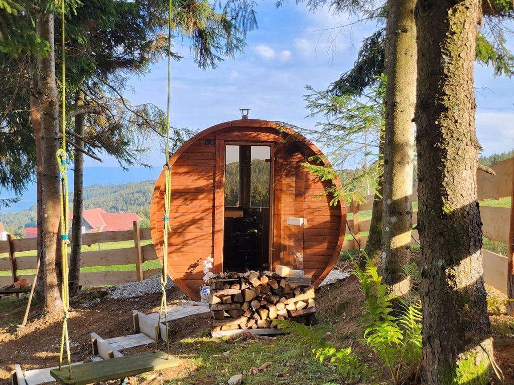 Waldbienenhütte am Erlebnisbiobauernhof