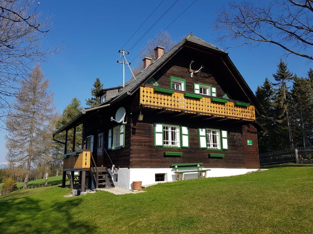 Jagdhaus mit Liegewiese
