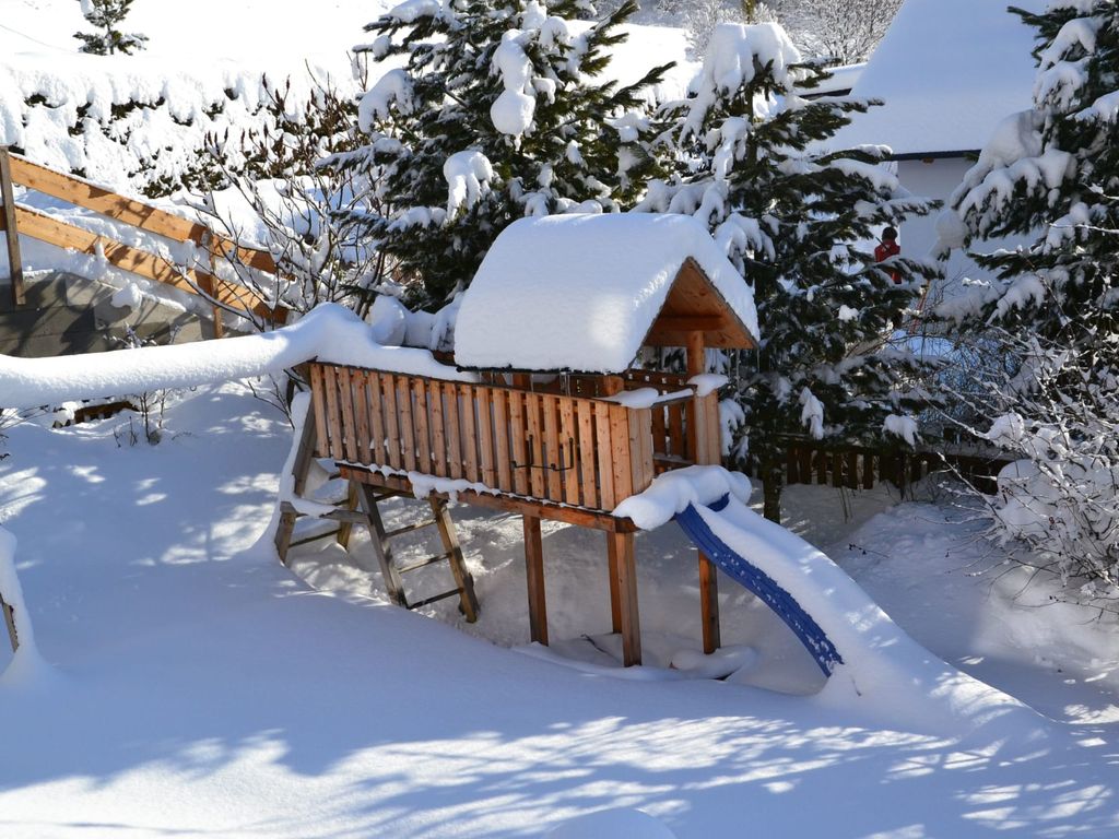 Verschneiter Garten