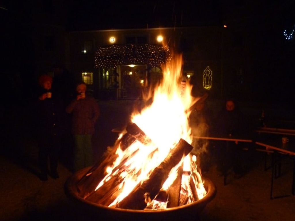 Feuerschüssel zu Silvester am Talhof; https://www.talhof.net