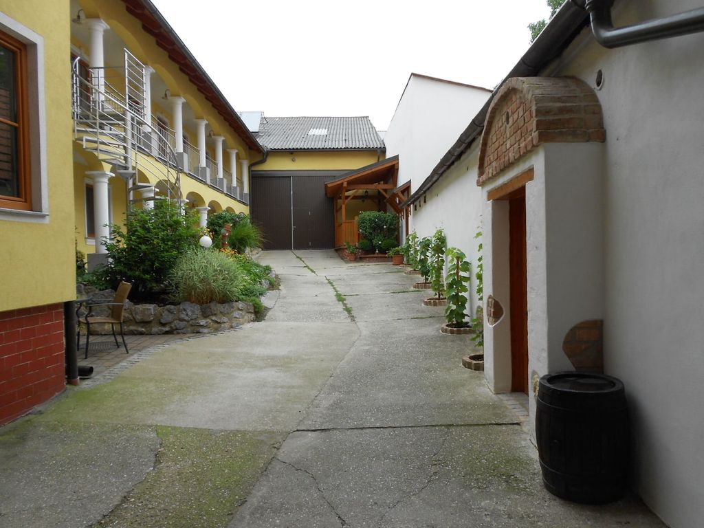 Weingut-Gästehaus zum Schwalbennest