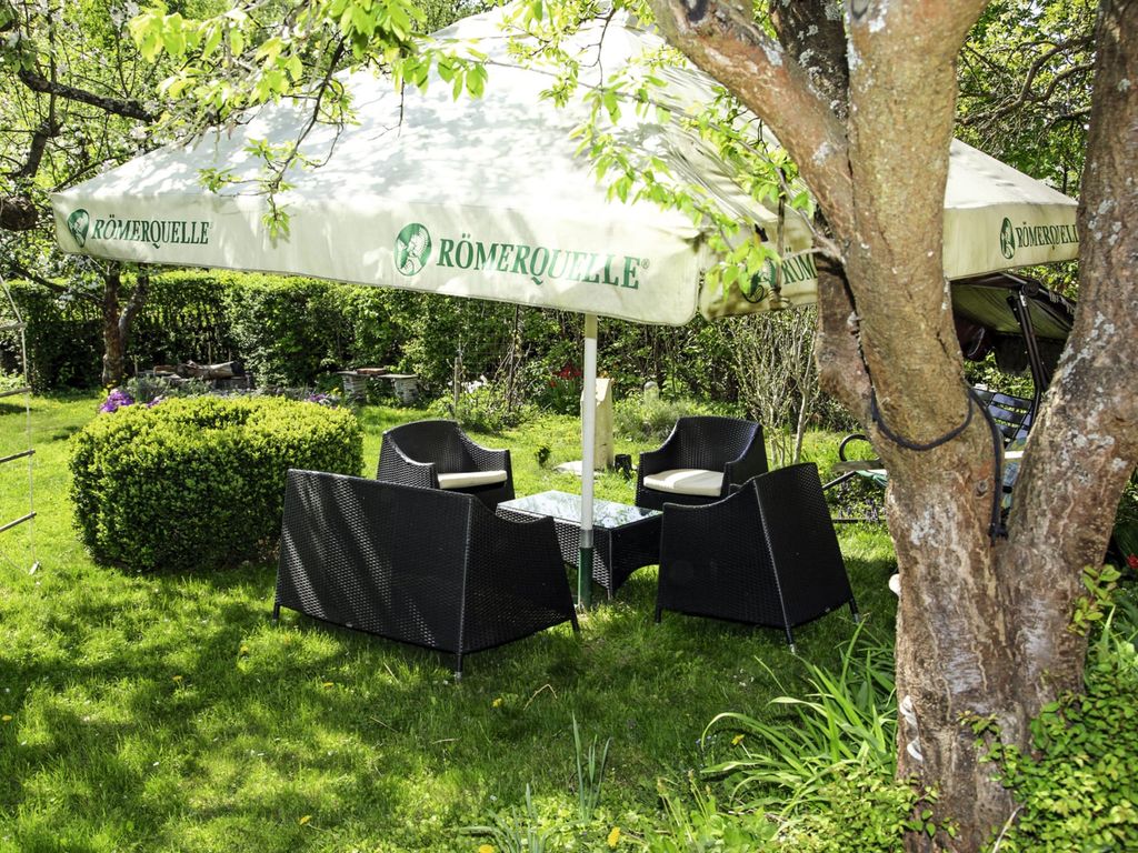 Ferienwohnung Gundacker -Sitzplatz im Garten