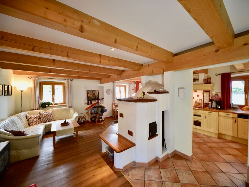 Ferienwohnung  Kaminstube - Wohnzimmer mit Kachelofen