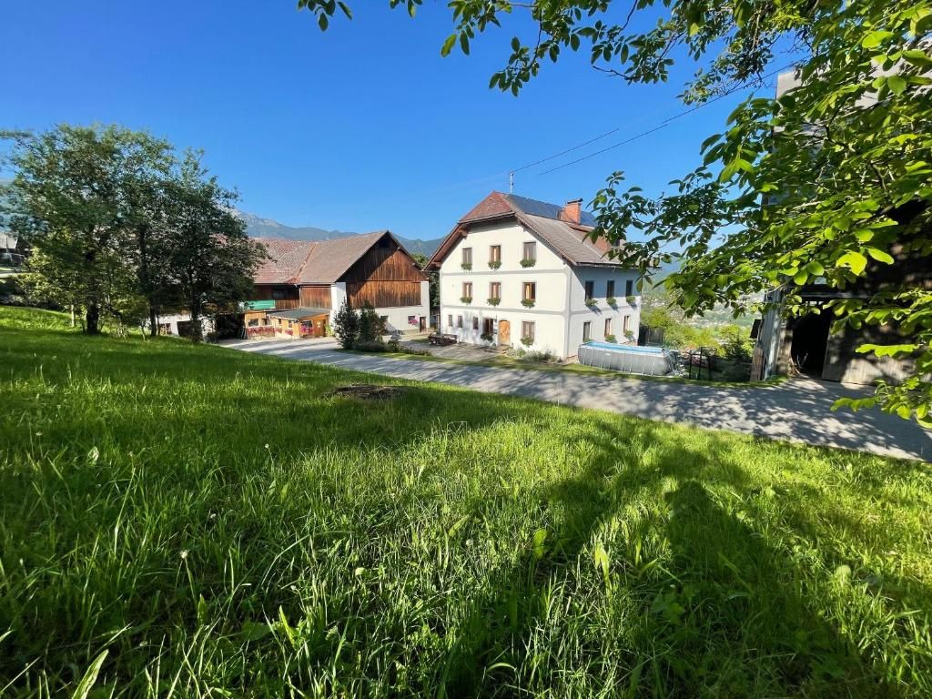 Einfahrt zum Ferienhof Berger.