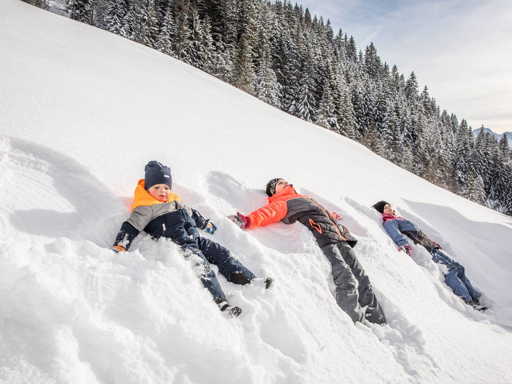 Spiel und Spaß im Schnee