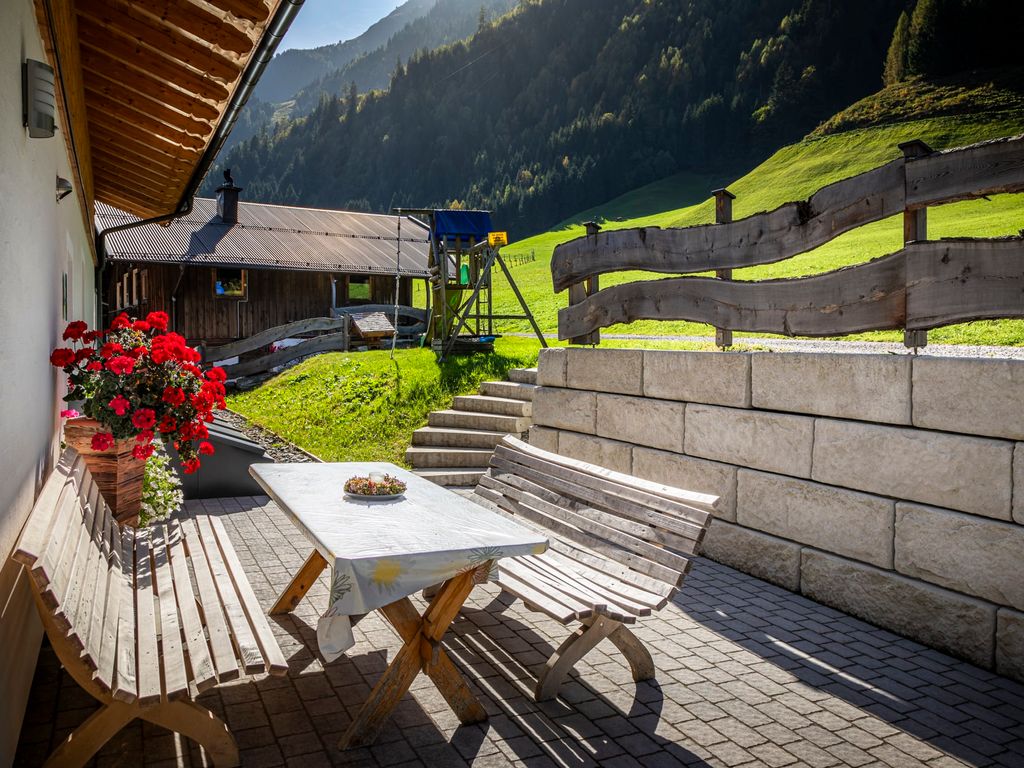 Terrasse mit Sitzmöglichkeit