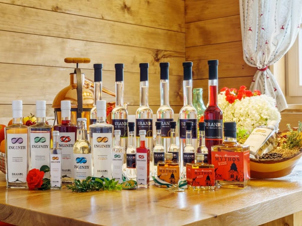 Edelbrände, Likör, Gin und Rum aus eigener Produktion
