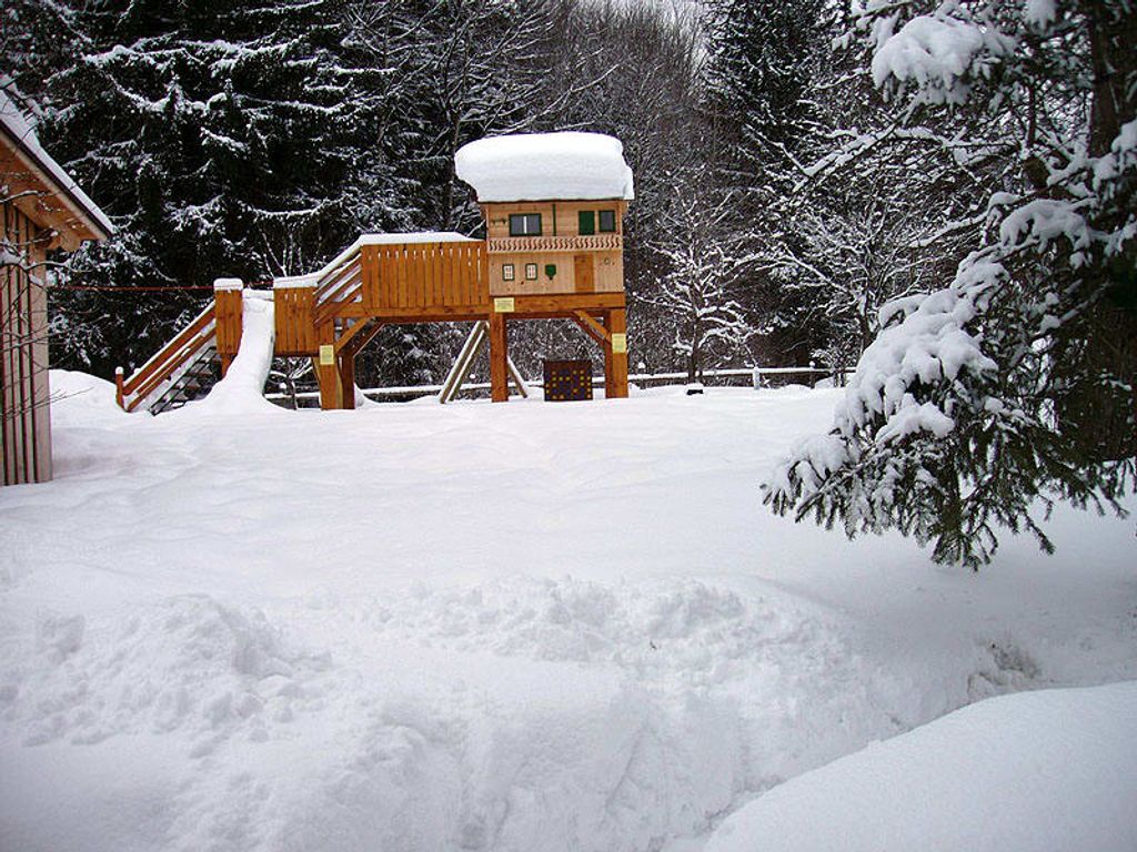 Unser Kinderspielhaus im Winter