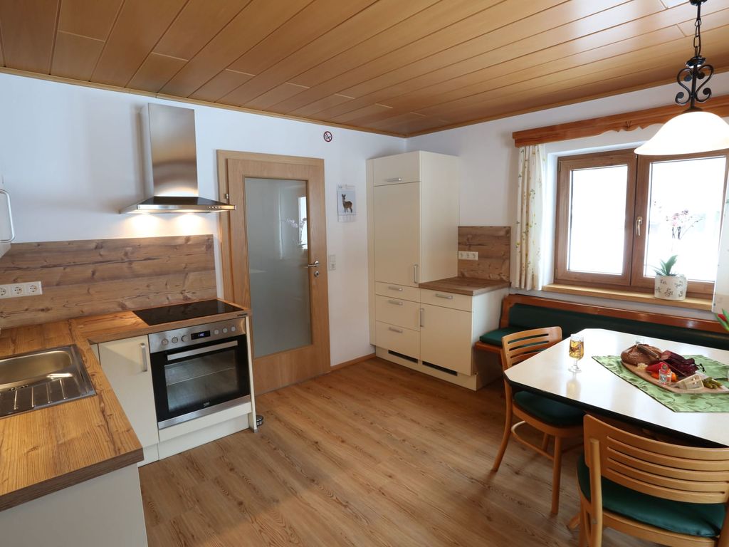 Küche und Esszimmer