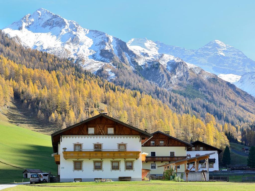 Hofansicht in Richtung Berge