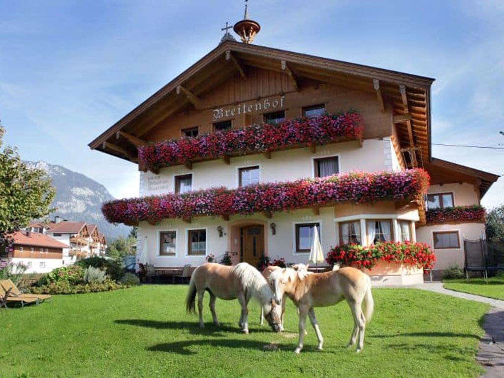 Breitenhof - Pferde im Garten