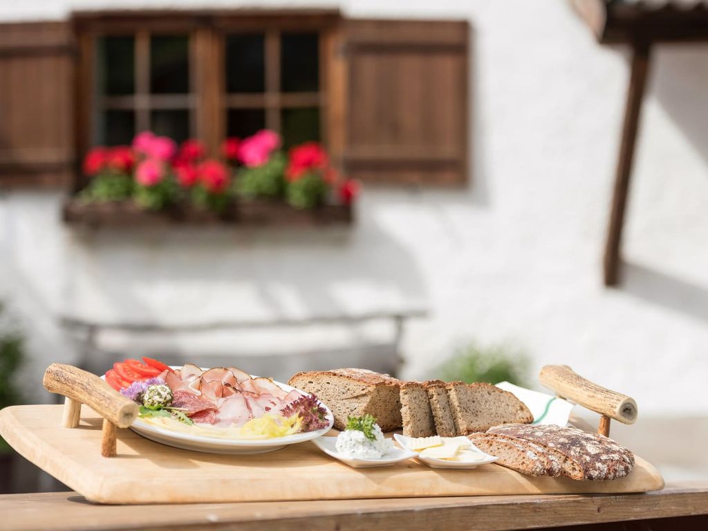 Brettljause mit Holzofenbrot