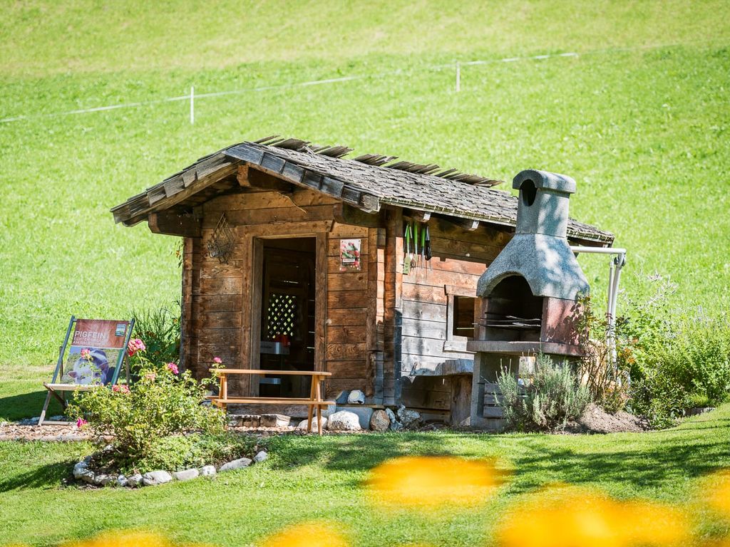 Spielhaus und Griller
