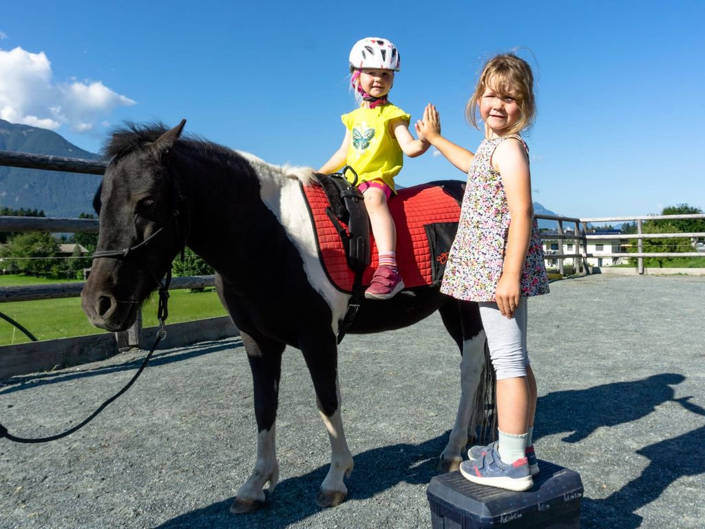 Freundinnen zu Pferd