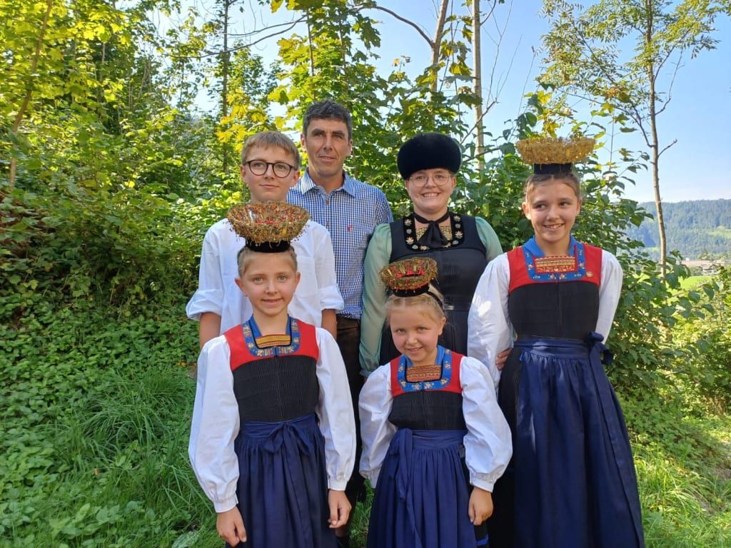Unsere Familie in der traditionellen Bregenzerwälder Tracht