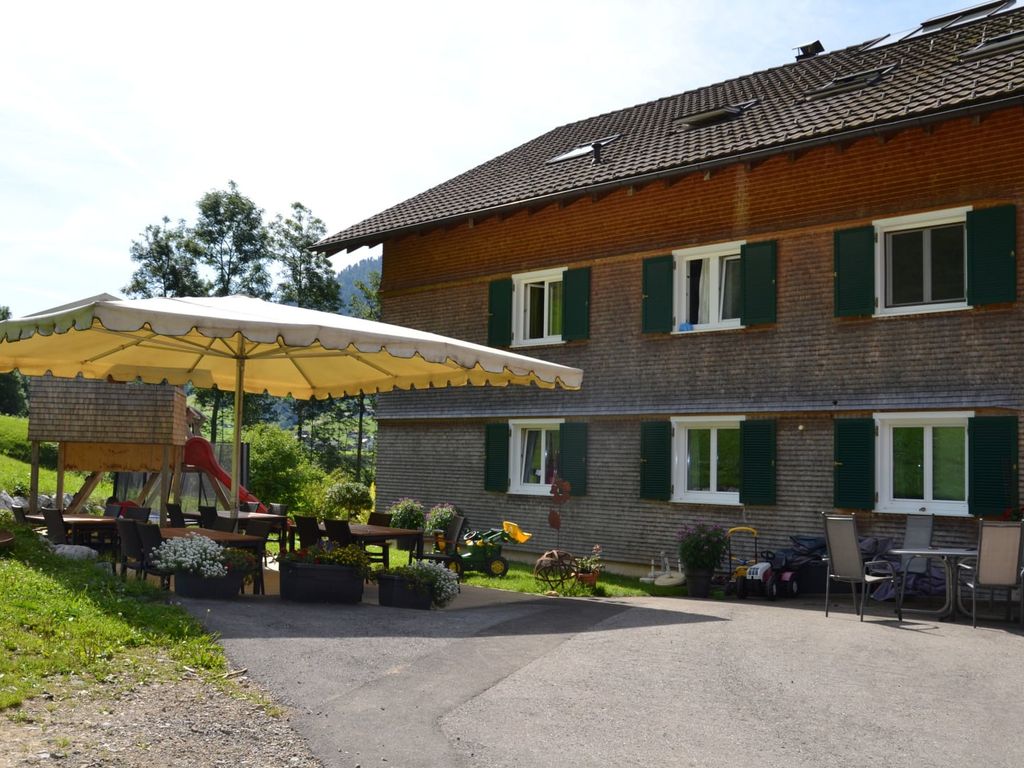 Direkt vor der Haustüre befindet sich unsere gemütliche Terrasse