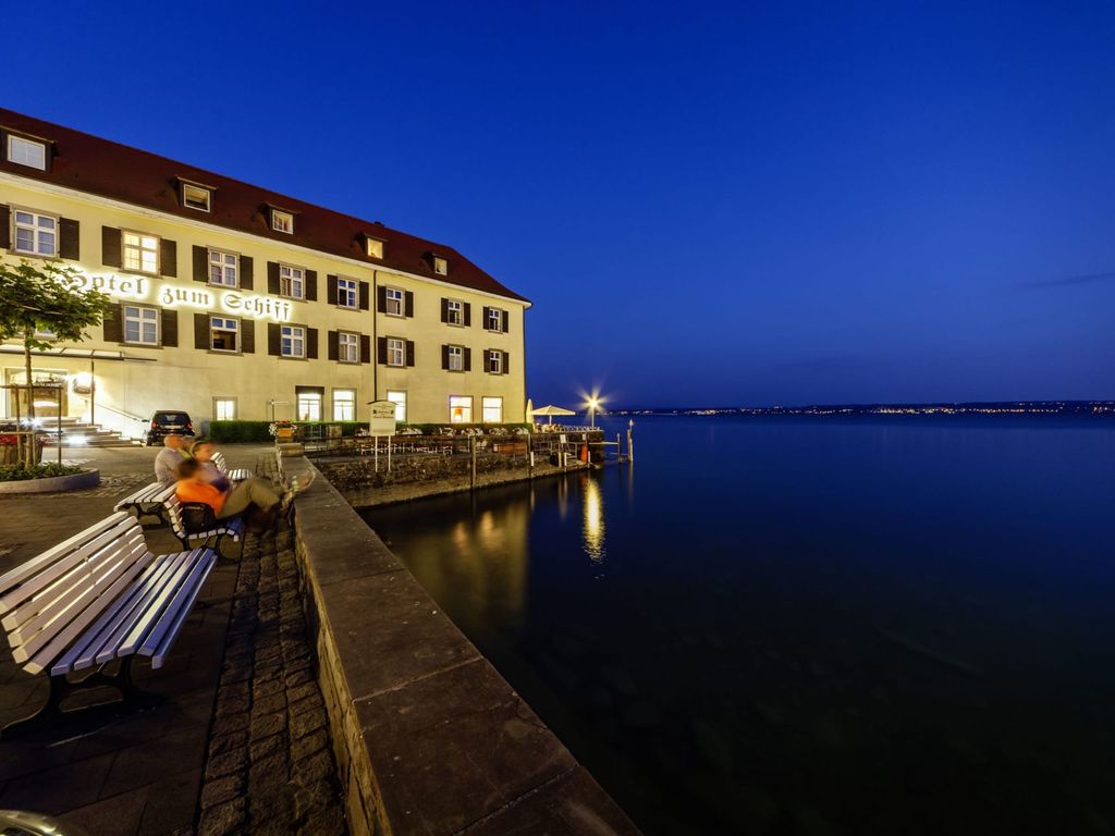 Schiff bei Nacht