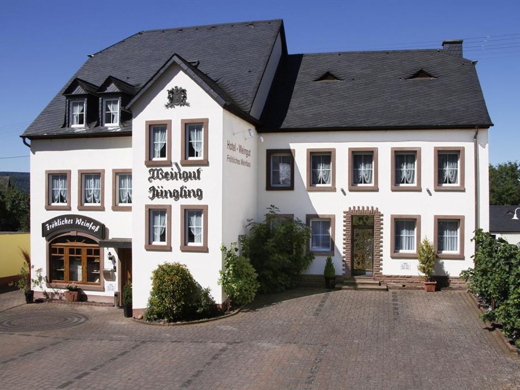 Weingut-Gästezimmer "Fröhliches Weinfass"