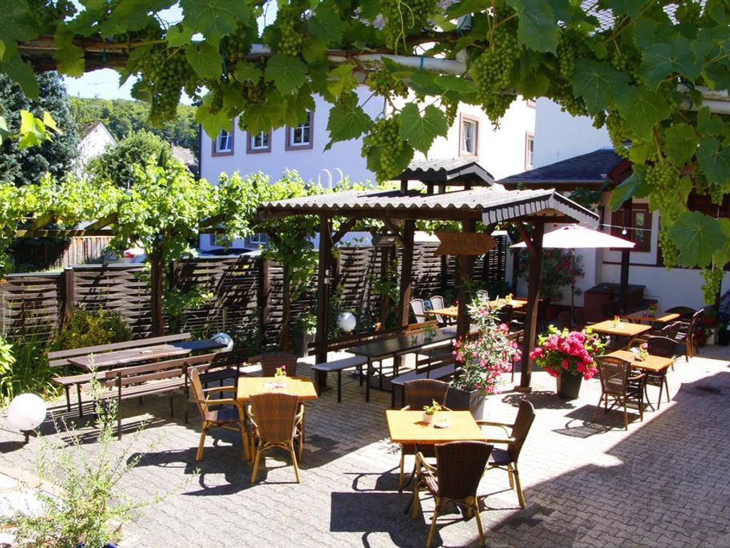 Weingut-Gästezimmer "Fröhliches Weinfass"