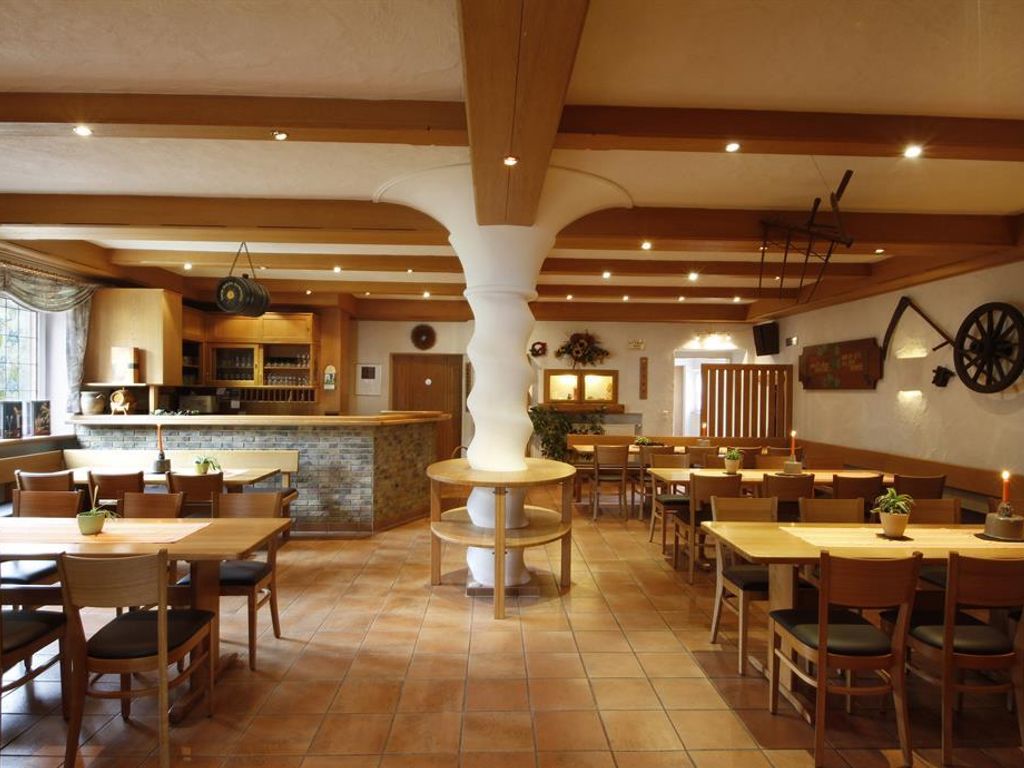 Weingut-Gästezimmer "Fröhliches Weinfass"
