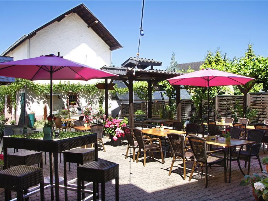 Weingut-Gästezimmer "Fröhliches Weinfass"