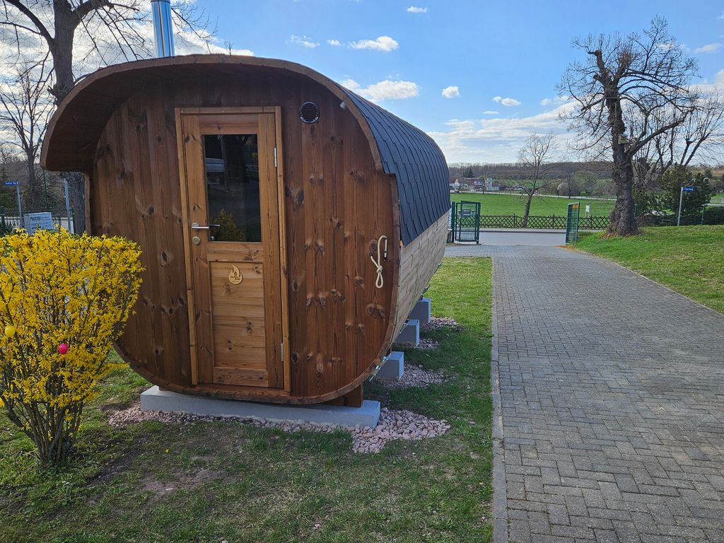 Camping im Fass