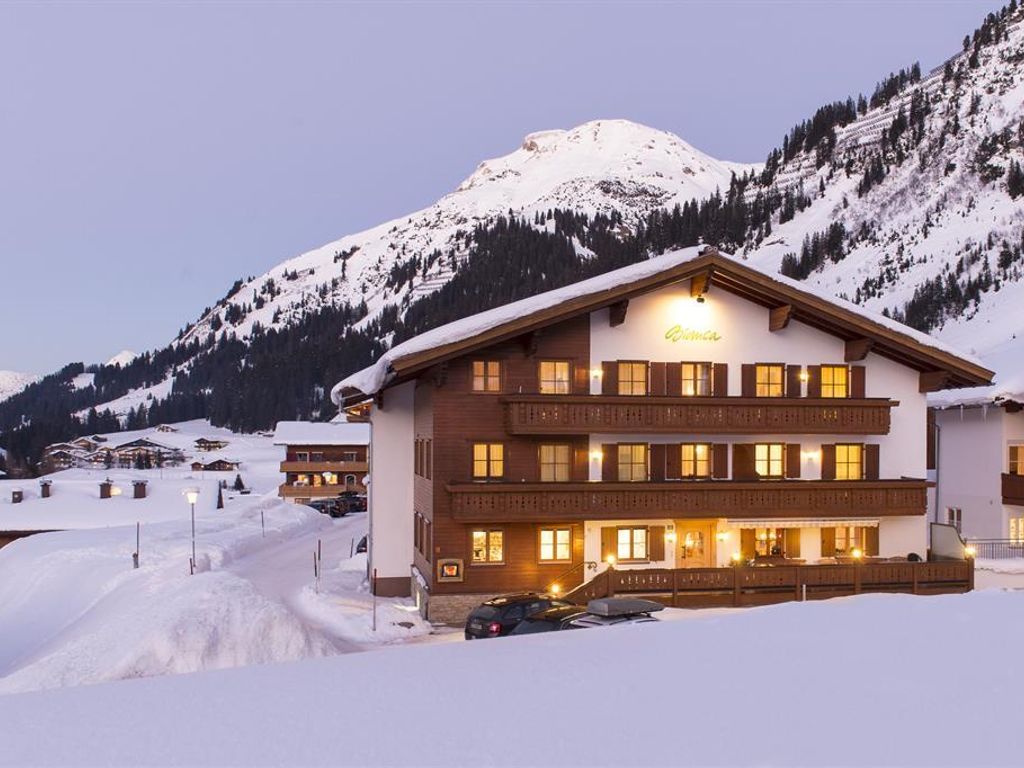 Bianca, Pension