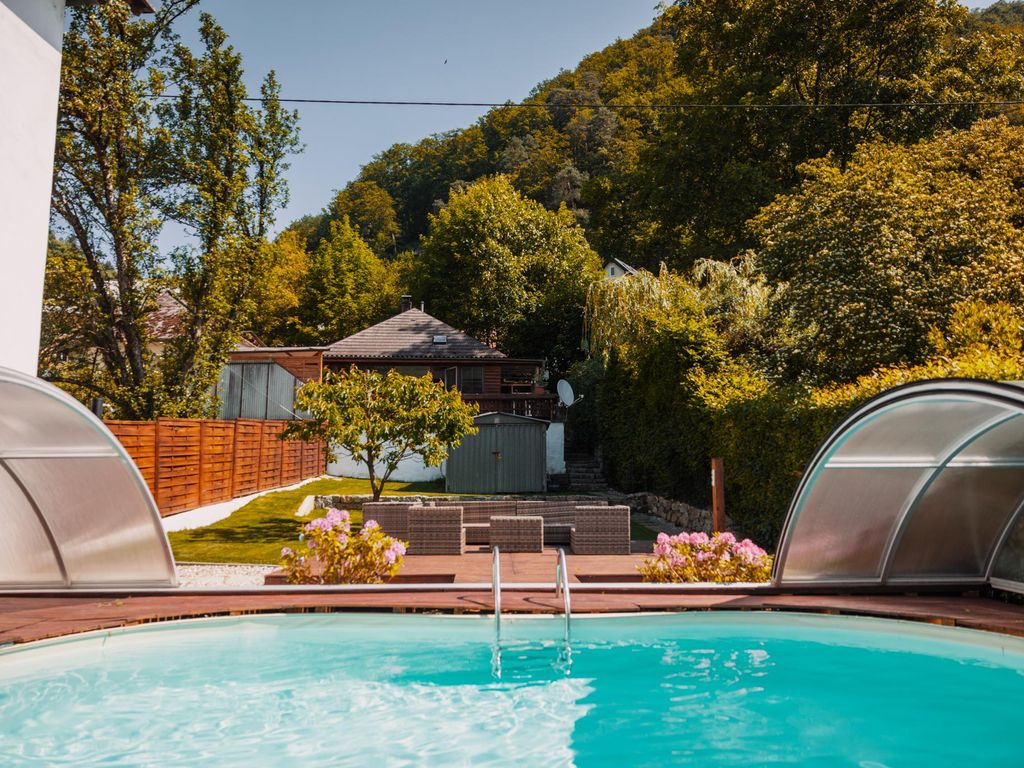Bungalow Donaublick mit Pool und Garten